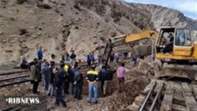 نصب دو دستگاه سوزن بتونی در راه آهن لرستان