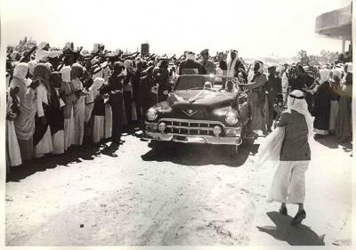 محمدرضا پهلوی و ملک سعود سوار بر اتومبیل بدون سقف(عکس)