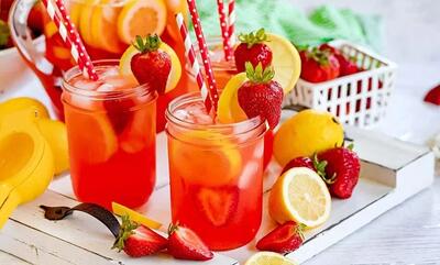 طرز تهیه لیموناد غلیظ توت فرنگی