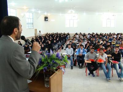 معلمی، شغلی که بر تارک دنیا می‌درخشد
