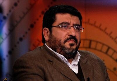 انتقاد فواد ایزدی، چهره نزدیک به جلیلی از فرماندهان نظامی: نیروی نظامی ما نباید پیام صلح بفرستد؛ اگر فردی نظامی احساس می‌کند که به ادبیات دیپلماتیک علاقه دارد باید یونیفرم خود را درآورد و برود دیپلمات شود