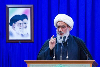 نصب طوماری با مضمون برخورد با عوامل فستیوال «کوچه» در ورودی مصلی بوشهر/ صفایی‌بوشهری، امام جمعه: کوچه‌های بافت تاریخی بوشهر، یادآور مقاومت‌اند؛ نباید به صحنه ناهنجاری بدل شوند/ هرگز اجازه نخواهیم داد چهره دینی و انقلابی بوشهر دستخوش تغییر شود