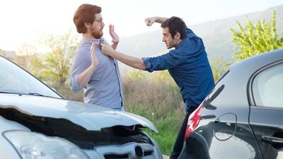 ببینید | دعوای باورنکردنی دو راننده عصبانی پربازدید شد!