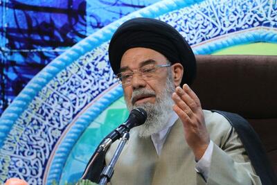 امام جمعه اصفهان: تحریم ها در اختیار دولت آمریکا نیست، مذاکره معنایی ندارد/ امام جمعه قم:حوزه علمیه قم سرآغاز تحولات بزرگی در ایران و جهان شد 