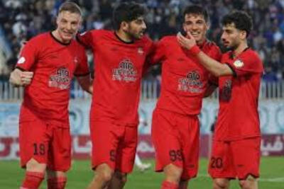 گزارش زنده: گام بلند تراکتور برای قهرمانی با سه گل 3 - 0 شمس آذر + خلاصه بازی