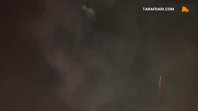 آتش‌بازی در آسمان تبریز؛ جشن هواداران تراکتور در خیابان پس از قهرمانی در لیگ برتر ایران - پارس فوتبال