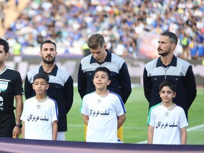 بازیکنان حریف استقلال با لباس کارگری!(عکس) - پارس فوتبال