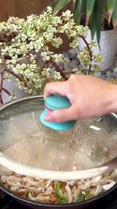 فیلم / آموزش ساندویچ خوراک مرغ تند و تیز و راحت