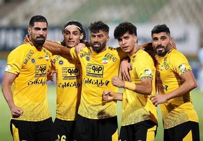 سیاه پوش شدن ورزشگاه نقش‌جهان و بازیکنان سپاهان+فیلم