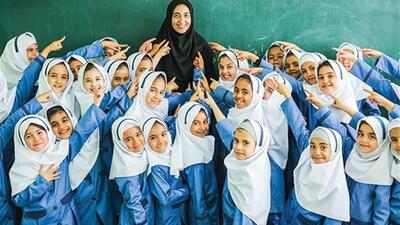 گلایه معلمان از حجم سنگین دروس، ساعات طولانی و تراکم کلاس‌