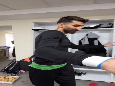 رقصیدن بیرانوند در رختکن پس از قهرمانی تیم تراکتور