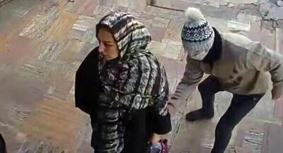 لحظه هولناک سرقت دستبند طلا از یک زن جوان