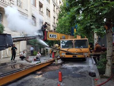 واژگونی یک جرثقیل ۶۰ تنی در خیابان سازمان برنامه شمالی