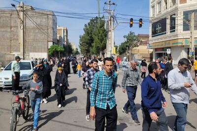 همایش پیاده روی در بویین زهرا برگزار شد