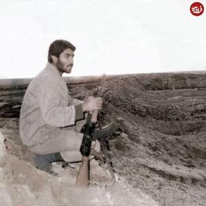 عکس/ ظاهر متفاوت امید خواننده معروف ۴۴ سال پیش با کلاشینکف | اقتصاد24