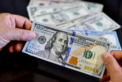 دلار دوباره افسار پاره کرد؛ مسئول بالا و پایین رفتن دلار و طلا کیست؟
