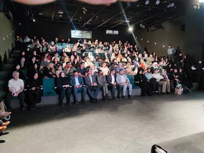 لوح تقدیر در دستان مادران دارای فرزند معلول نخبه