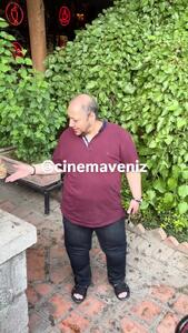 واکنش جالب مازیار لرستانی به دیدن یک گربه طلایی در حاشیه مراسم بزرگداشت گلاب آدینه