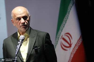 فرشاد مومنی: هیچ کشور عاقلی تصمیم‌گیری درباره جنگ یا صلح را در اختیار نظامی‌ها قرار نمی دهد / شرم آور است که در گشایش های وارداتی از هم سبقت می گیرید / تنش زدایی ۳۰ درصد مصارف ارزی را کاهش می دهد اما مسائل کشور را حل نمی کند
