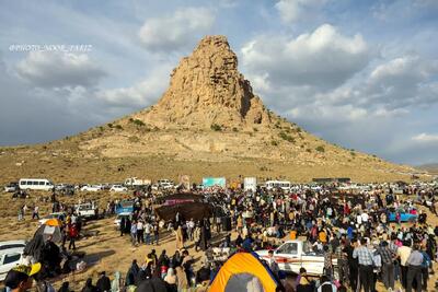 برگزاری جشن سنتی آش شیر در دامنه کوه پاریز سیرجان