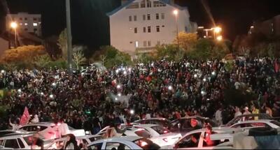 ادامه تجمع هواداران تراکتور با وجود لغو بازگشت تیم به تبریز - پارس فوتبال