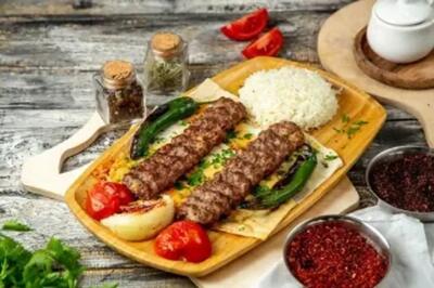 کباب کوبیده خوشمزه بدون ریختن از سیخ | ترفندهایی که سرآشپزها استفاده می‌کنند