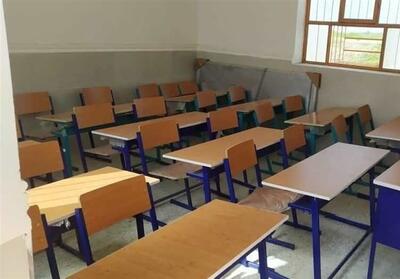 دیدار دانش‌آموزان و معلمان مدرسه‌ای در نوش‌آباد پس از 30سال - تسنیم