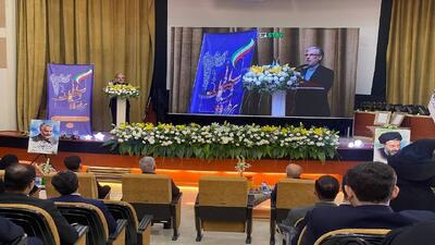 دانشجویان در کنار تحصیل باید در اخلاق و فرهنگ نمونه باشند