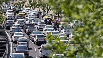 ترافیک در خیابان‌ها و بزرگراه‌های تهران سنگین است