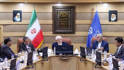 عارف: باید از تجارب علمی و فناوری سایر کشور‌ها استفاده کرد