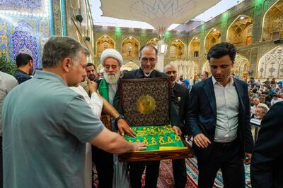 پرچم حرم امام رضا علیه‌السلام مهمان آستان مقدس علوی شد 