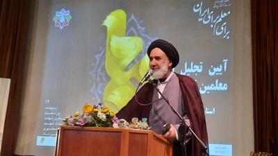 امام جمعه شهرکرد: معلمان نقش کلیدی در تربیت اسلامی و انسانی دارند