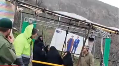خانواده شهید رئیسی در محل حادثه سقوط بالگرد (فیلم)
