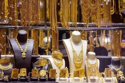 بازار طلا در حالت رکود است و به هیچ عنوان قابل پیش‌بینی نیست؛ در روز‌های پیش‌رو باید منتظر مذاکرات باشیم/ در دو هفته‌ای که بازار به ثبات رسیده بود، معاملات شروع شد/ امروز یک واحد تولیدی طلا به جای ۸۰ درصد، با ۲۰ درصد ظرفیت تولید می‌کند/ آمار صادرات طلا ایران قابل توجه نیست