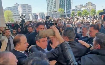 ببینید؛ لحظه حمله به رهبر مخالفان دولت ترکیه در آنکارا