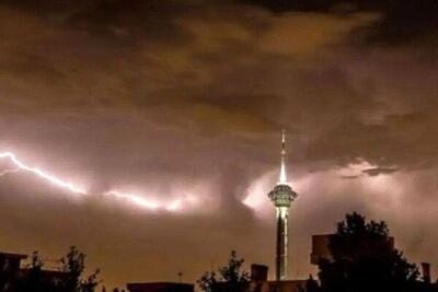 آماده‌باش تهران برای طوفان شبانه | خطر سقوط تابلوها و درختان
