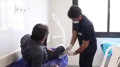فیلم / ارتش بی‌ادعا در صف اول امداد به حادثه دیدگان انفجار بندرعباس !  / چرا رسانه ها بازتاب ندادند !