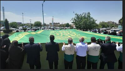 پرچم مهر رضوی در آسمان دارالعباده برافراشته شد