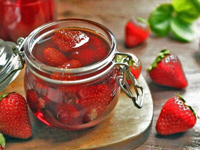 طرز تهیه مربای توت فرنگی خوش‌رنگ و خانگی/ فوت و فن‌های برای ماندگاری بالا