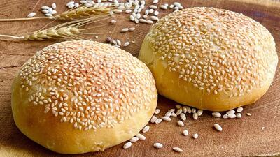 نان همبرگر خانگی با بافت نرم و طعم بی نظیر تجربه ای شگفت انگیز برای همبرگر!