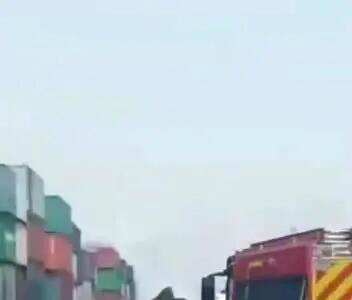 ببینید| آتش‌سوزی دوباره در بندر شهید رجایی