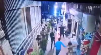 ببینید| حکومت جولانی روی واقعی خود را نشان داد؛ کتک زدن زنان بدون حجاب در روز روشن!