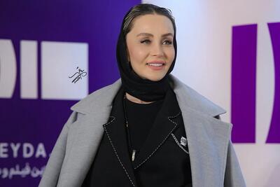 استایل اسپرت و غیرمنتظره حدیث فولادوند در مراسم تجلیل از گلاب آدینه!