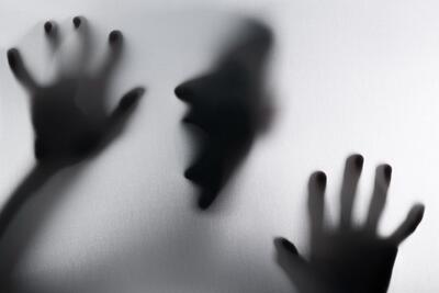 دست‌درازی همکلاسی دانشگاه به دختر ۲۲ ساله | او نقش یک عاشق دلباخته را بازی می‌کرد