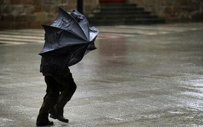 وزش باد در همدان شدت گرفت/کاهش پنچ درجه‌ای دما 