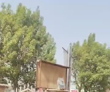 گل‌باران مدیر فرهنگ و ارشاد بوشهر توسط هنرمندان و اهل فرهنگ برای حمایت از فستیوال کوچه