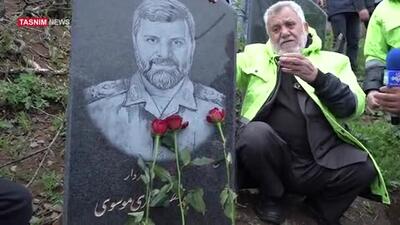 اندوه جانکاه پدر شهید سردار سید مهدی موسوی در کنار خانواده و یاران شهدای خدمت