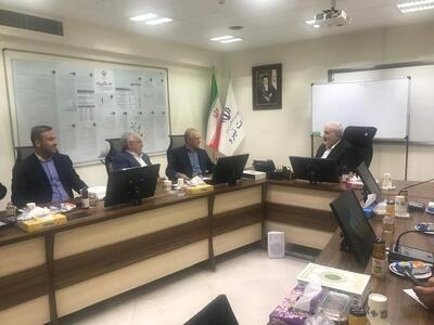 لزوم تسریع در انعقاد قراردادهای نیروگاه‌های خورشیدی در آذربایجان شرقی