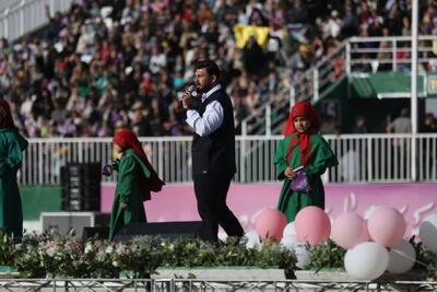 حضور کاروان خادمین آستان قدس رضوی به همراه پرچم متبرک در جشن مثل ستاره