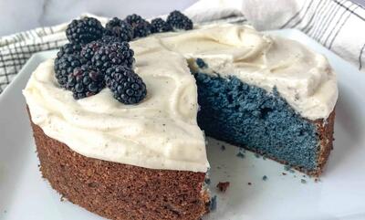 طرز تهیه کیک توت سیاه؛ کیک بهاری با طعمی بی‌نظیر